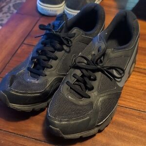 Nike Black Mesh Athletic Shoes